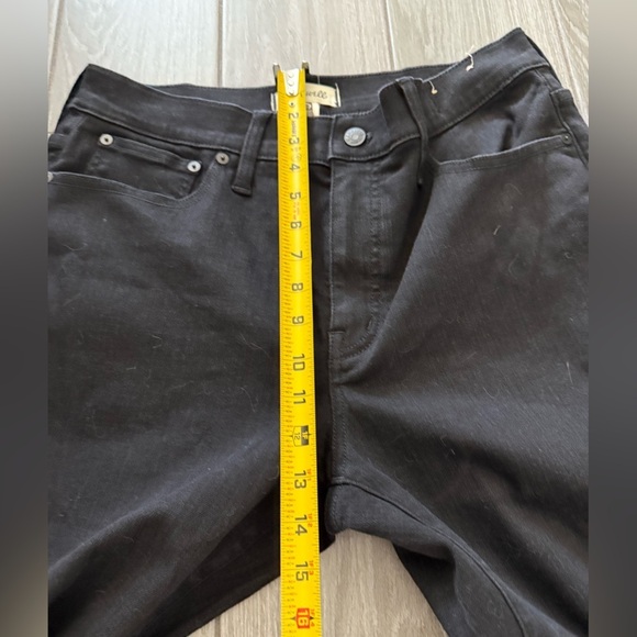 Madewell|Mid rise kick out jeans in solid black,size 31 tall•••Classic staple - Picture 14 of 16